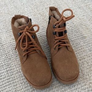 Kids UGG Chestnut/Tan Suede Lace-Up Ankle Boot
